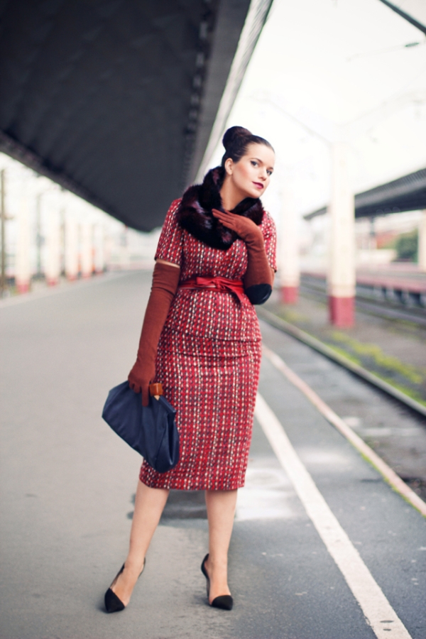 I will wait for you at the railway station.jpg