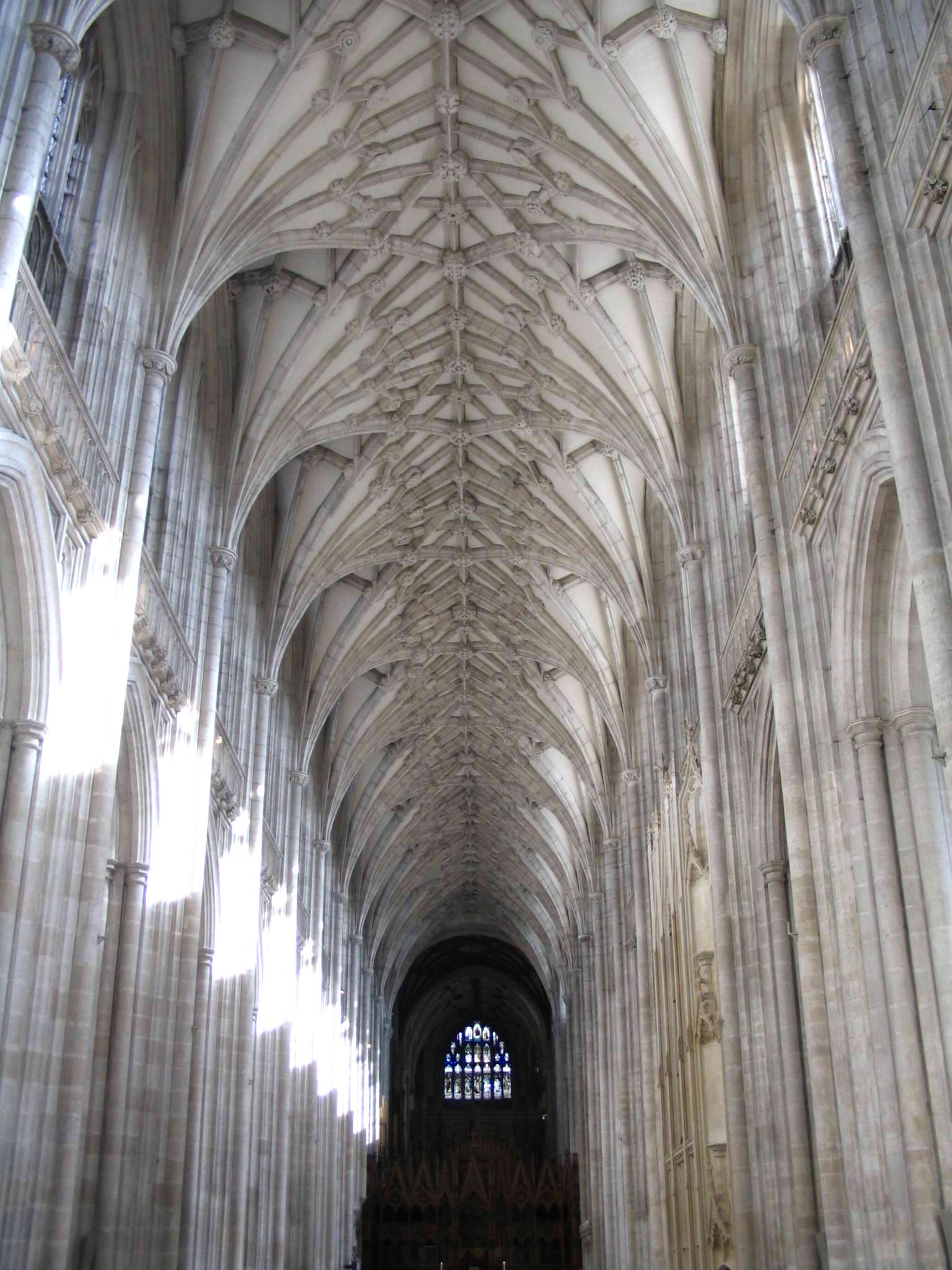 Gothic_cathedral_ceiling_construction.jpg